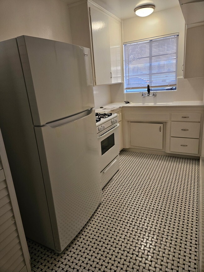 Photo - 601 W Foothill Blvd Unit B