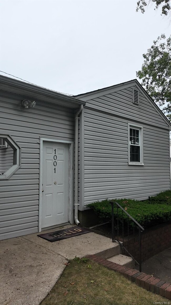 Building Photo - 1001 5th Ave Rental