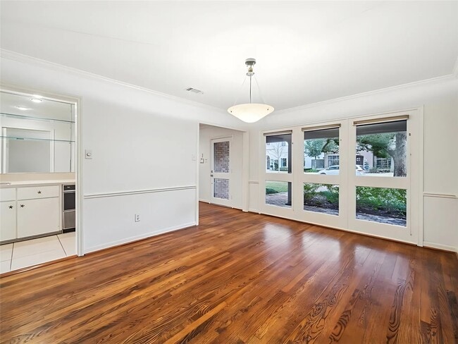 Photo - 4040 Overbrook Ln