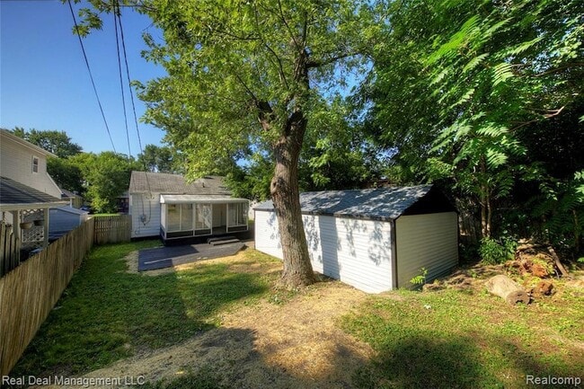 Photo - 110 W Tennyson Ave