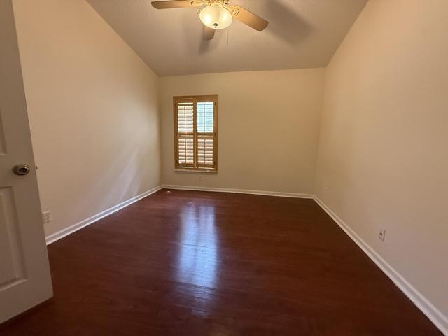 Photo - 1083 Woodfield Rd