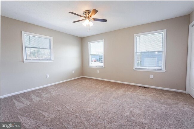 Building Photo - 3107 Shawnee Dr Unit 7