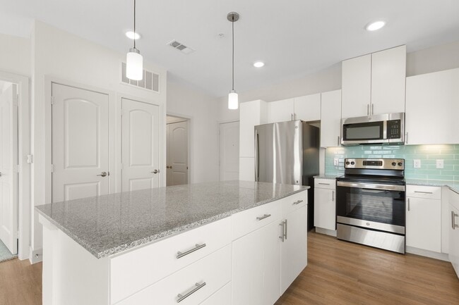 JPAGE-Multifamiliar-LighthousePointe-1413-2402