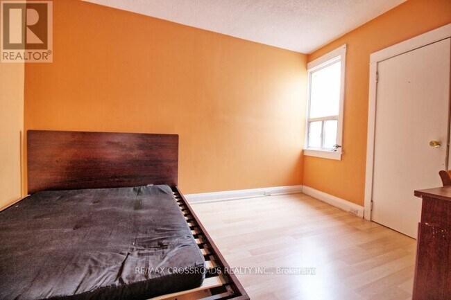 Photo - 2001 Yonge St