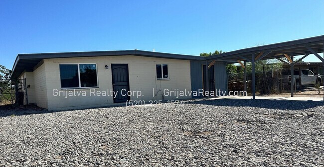 Building Photo - Spacious 4 Bedroom, 2 Bath House with Den...