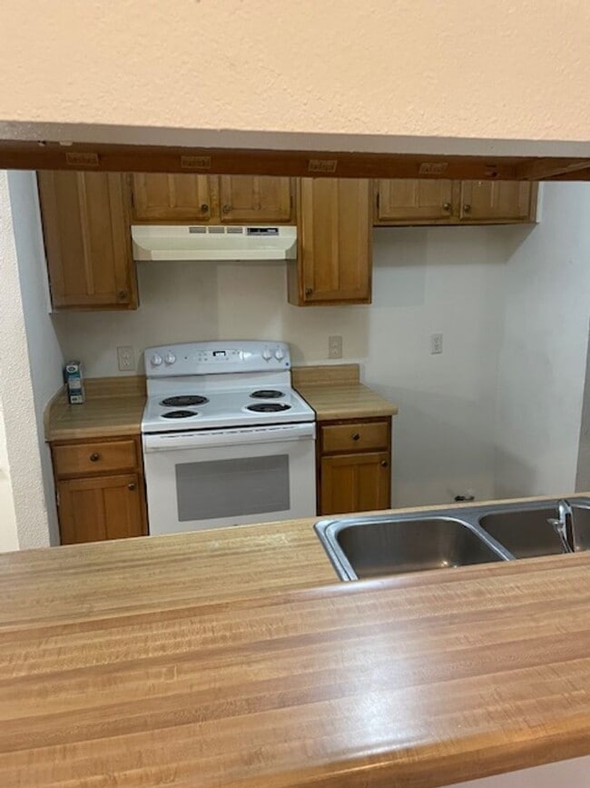 Photo - 716 Woodland Ct