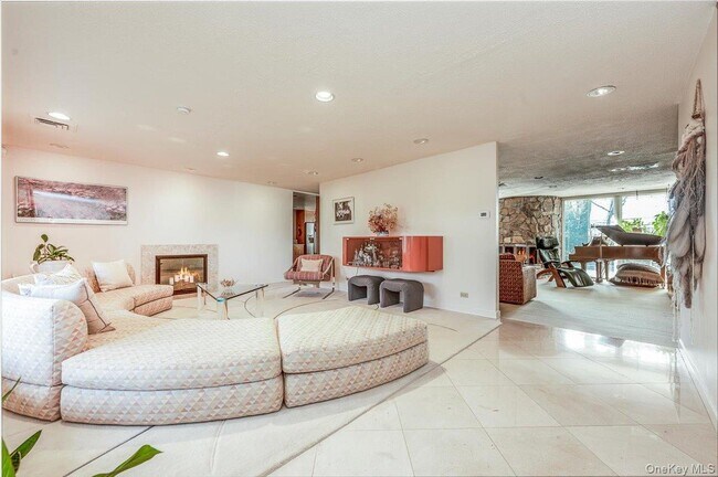 Photo - 20 Whitman Rd