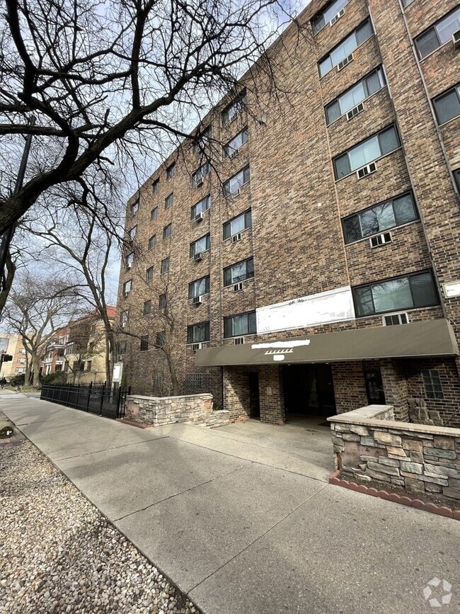 Building Photo - 6633 N Sheridan Rd Unit 304 Rental