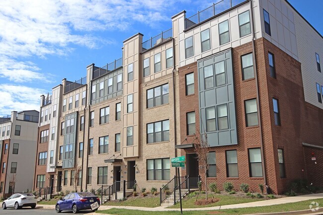 Building Photo - Spacious Brookhill Commons Townhouse (Appl...