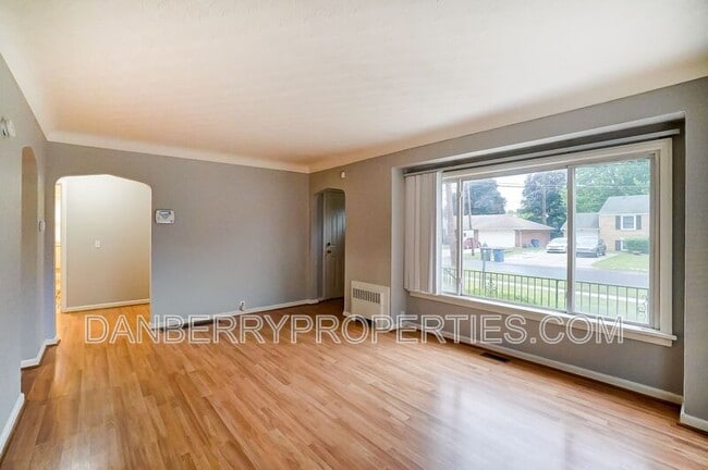 Photo - 915 Independence Rd