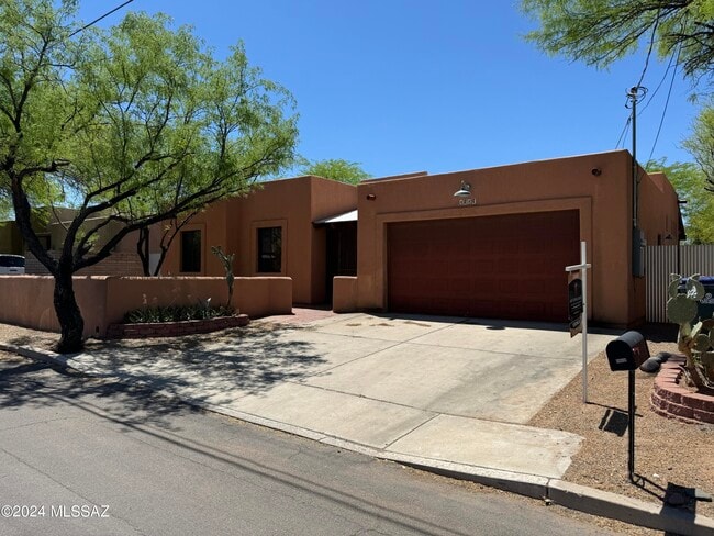 Building Photo - 1717 N Baxter Dr