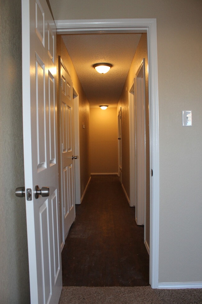 Photo - 717 Cross Ridge Circle North