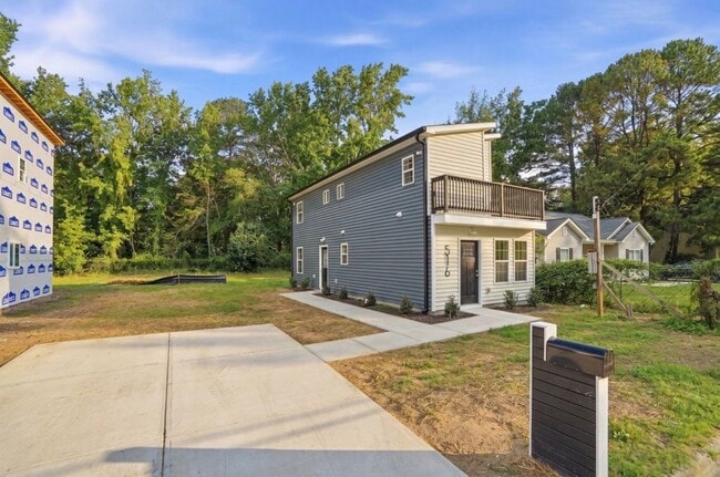 Photo - 516 Singletary St SE