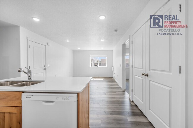 5805 S 5th Ave Unit B