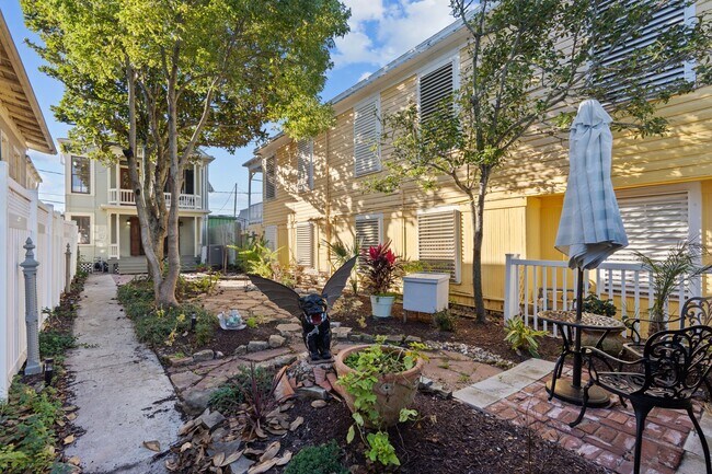 Photo - 611 Church St