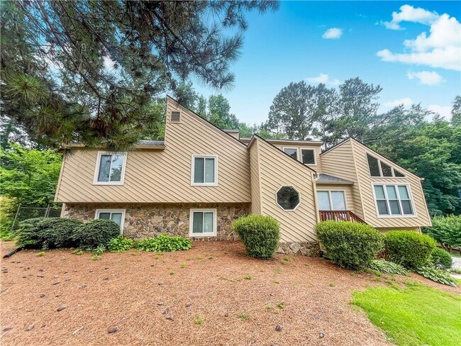 Photo - 2010 Shadow Bluff Ct NE