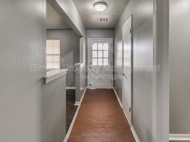 Photo - 136 Burton Pl