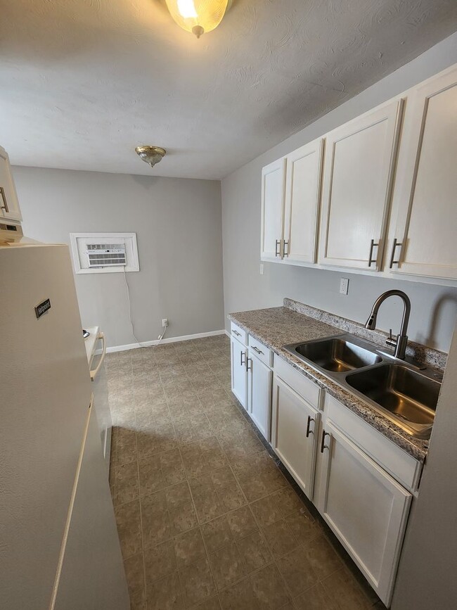Photo - 2 bedroom 1 bath apartment Unit 610-7
