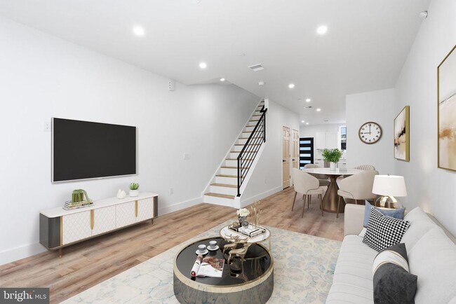 Photo - 458 W Earlham Ter