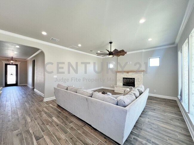 Photo - Stunning Custom 4/3/2 in Weatherford For Rent!