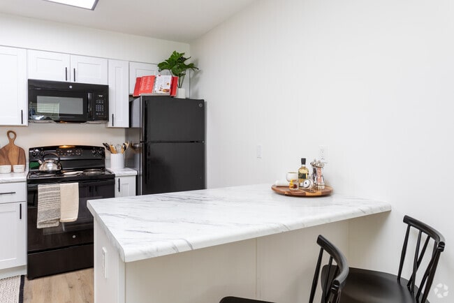1BR, 1BA - 600SF Augusta - Ktichen