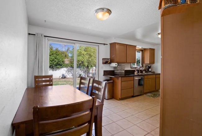 Photo - 990 Janes Rd