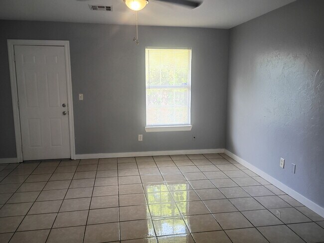 Photo - 615 SE 13th St