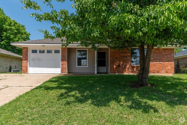 Building Photo - Charming Remodeled Home in Golden Meadows,...