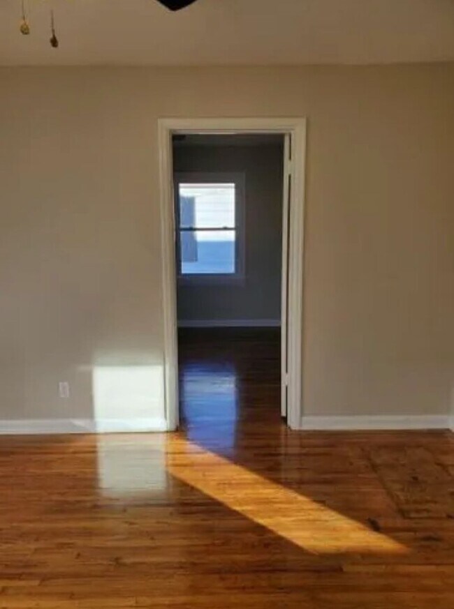 Charming 1Bedroom Duplex with Fenced Yard... House House Rental in