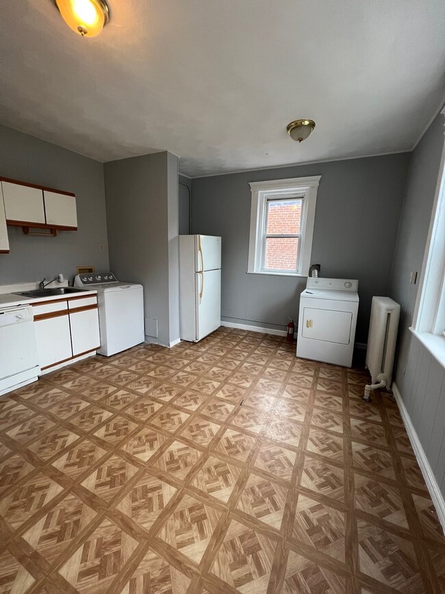 Photo - 137 Chiswick Rd Unit 3