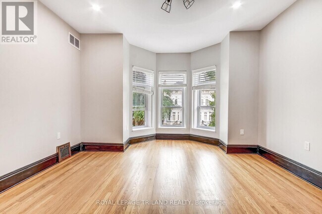 Photo - 33 1/2 - 33 1/2 ST GEORGE STREET