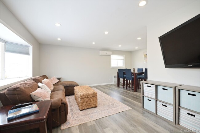 Photo - 3485 Riverside Dr