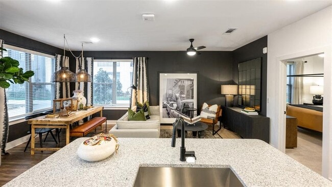 Photo - Elwood Apartments