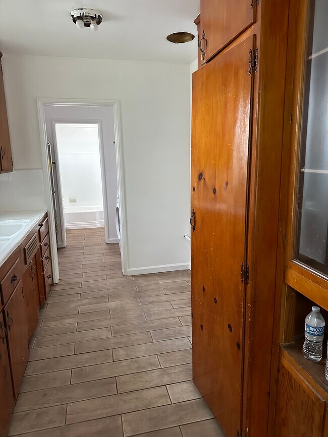 Kitchen laundry bathroom - 4031 Van Buren Pl Unit A