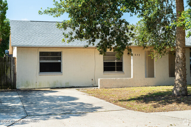 Building Photo - 653 School St Rental