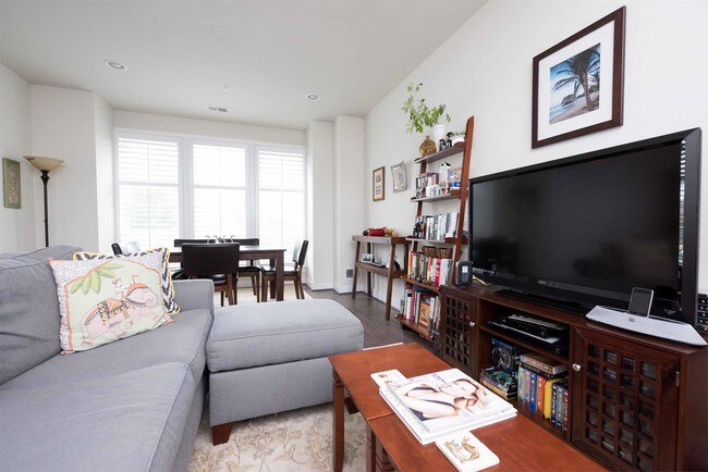 Photo - 1907 Richmond Hwy