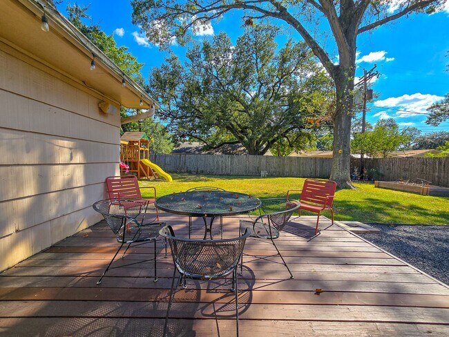 9507 Meadowbriar Ln