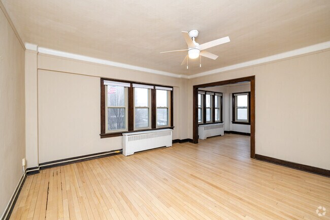 1BR, 1BA - 713SF - Living Room