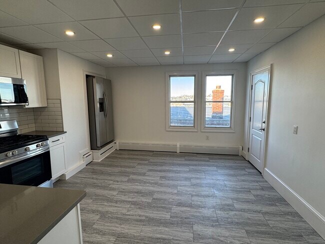 Photo - 278 E Eagle St Unit 3