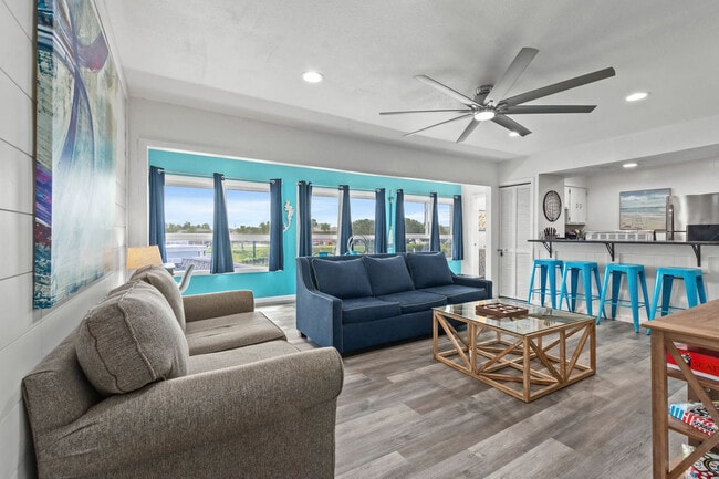 Building Photo - 4000 Gulf Terrace Dr Rental