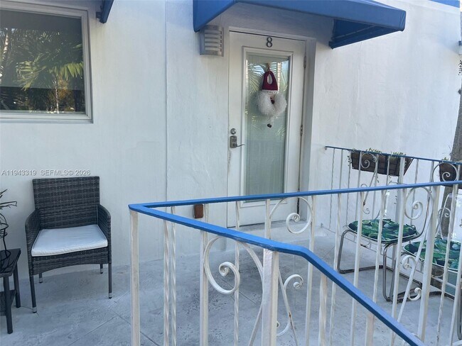 Photo - 225 SE 16th Ave Unit 8