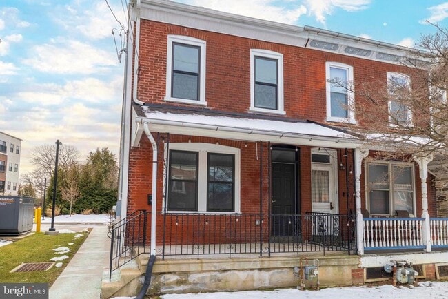 Photo - 606 Summit Ave