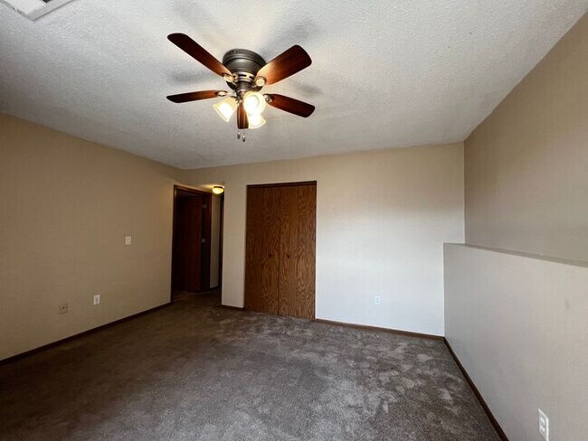 $1,050 | 2 Bedroom, 1 Bathroom Apartment | No Pets Allowed | Available for Immediate Move In!