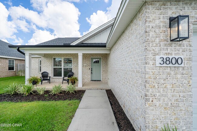 Photo - 3800 Redbud Wy