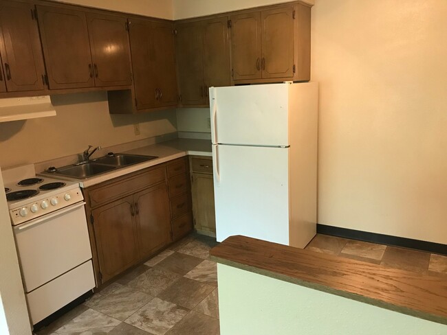 Photo - Forestview 2 Bedroom Upper Apartment Unit Unit 1508-5