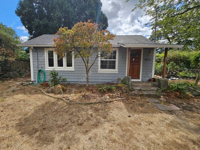 Building Photo - 4852 NE Going St Rental