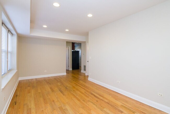 Photo - 6501 N Claremont Ave Unidad 2