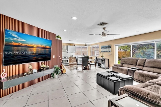 Photo - 16408 Sapphire Pl