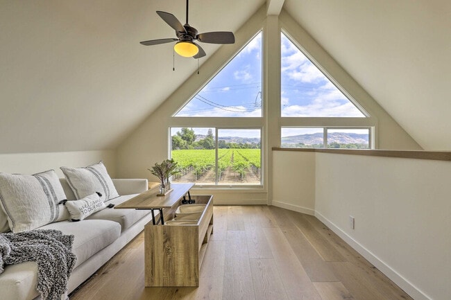 Building Photo - 1155 Grape Ln Unit ID1304989P