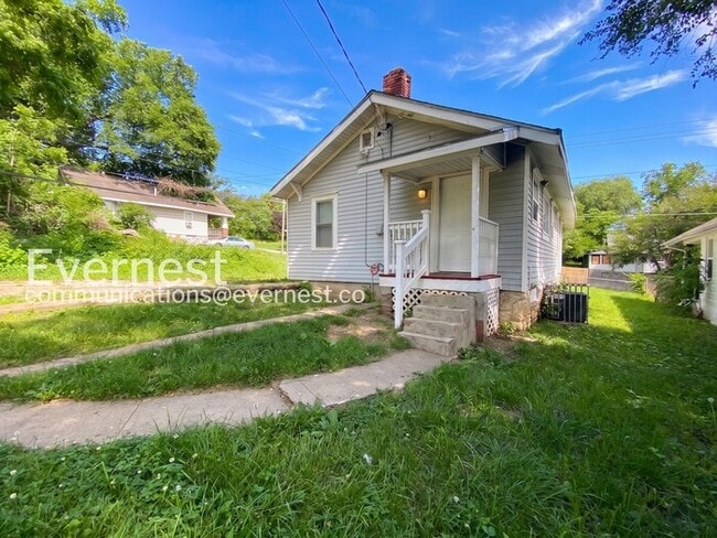 Photo - Cozy 2beds - 1bath Home with Off-Street Parking / Available Now!